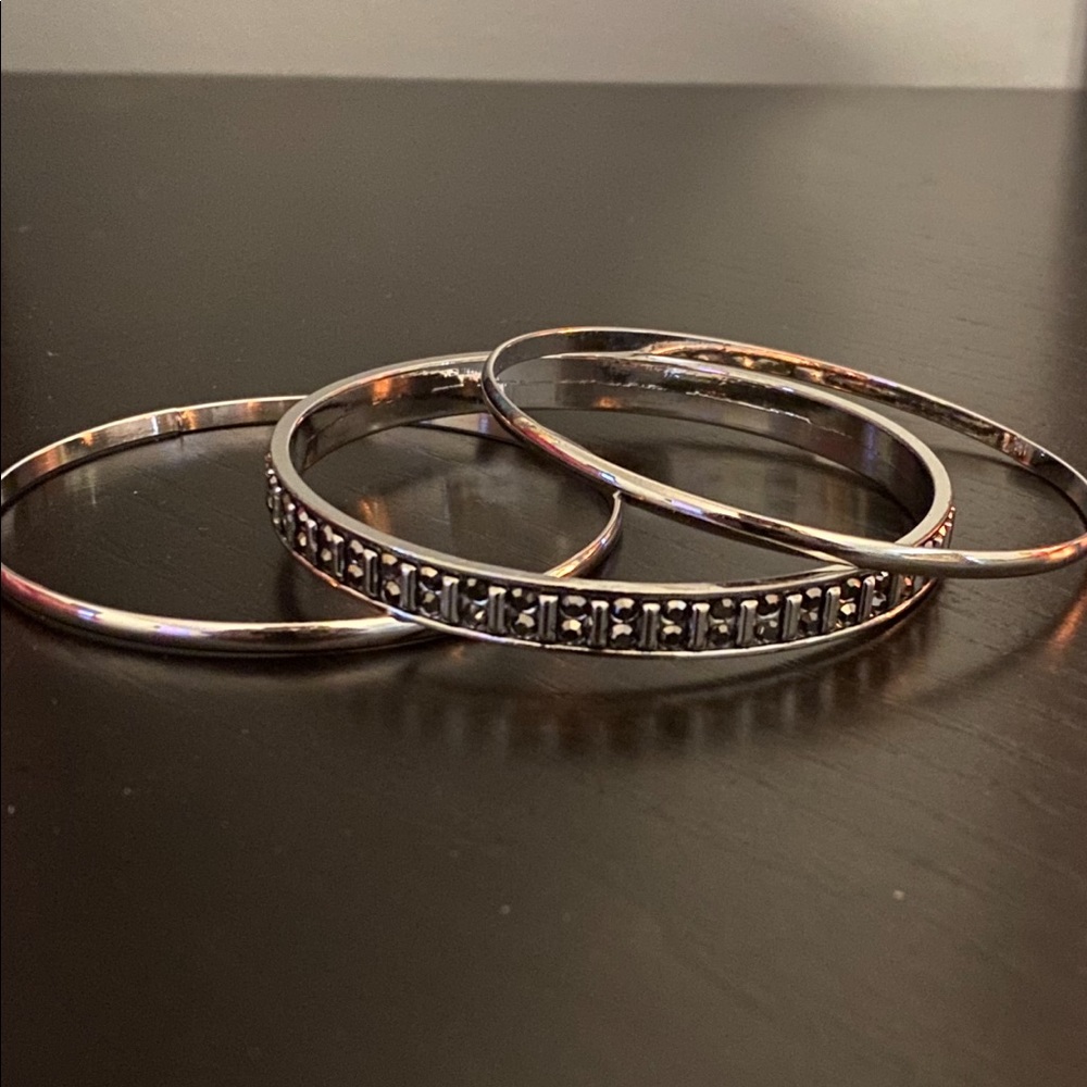 Silver bangle with gunmetal